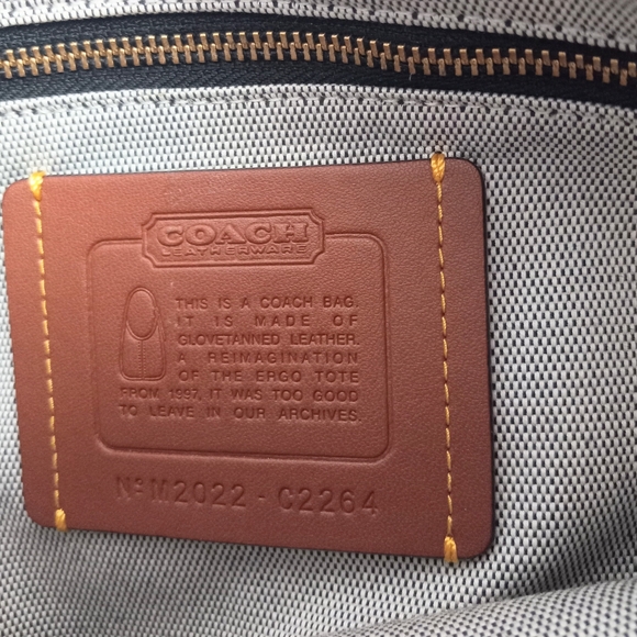 Coach: The Coach Originals Large, Ergo Shoulder Bag 33, Black - Picture 13 of 16